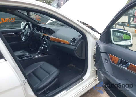 2012 Mercedes-Benz C 300 Luxury 4Matic/Sport 4Matic из США, поврежденный, VIN WDDGF8BB2CR207621